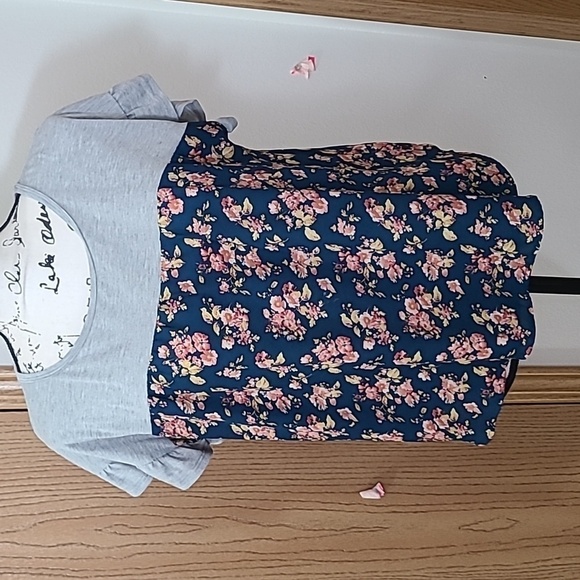 Xhilaration floral colorblock flowy ruffle flutter sleeve top - Picture 1 of 2